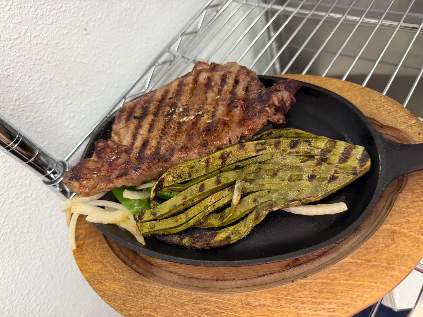 Carne asada con nopal